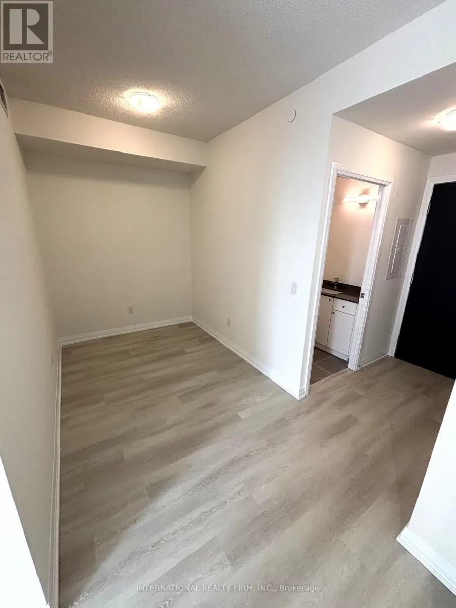 2725 - 3270 SHEPPARD AVENUE E