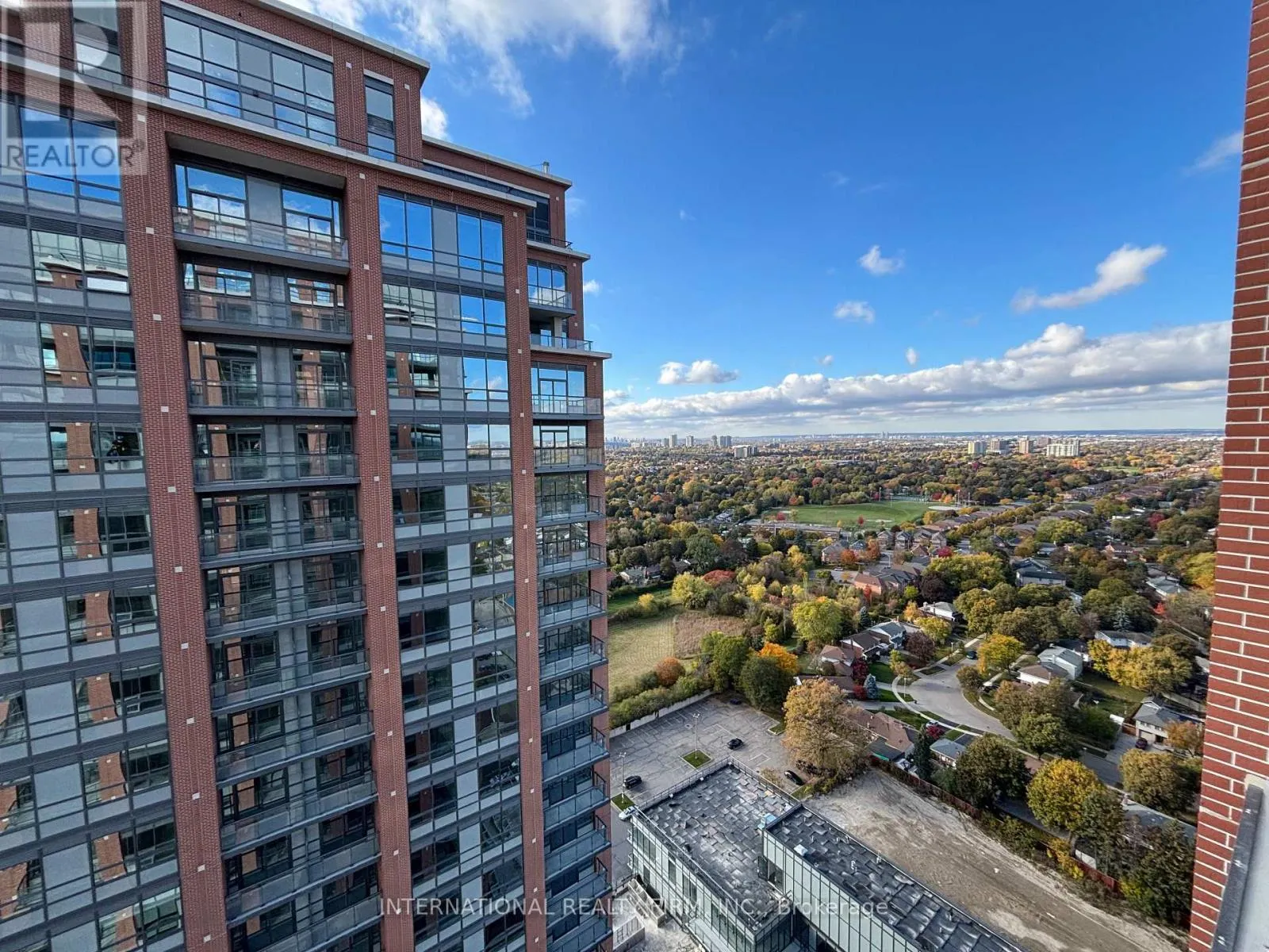 2725 - 3270 SHEPPARD AVENUE E