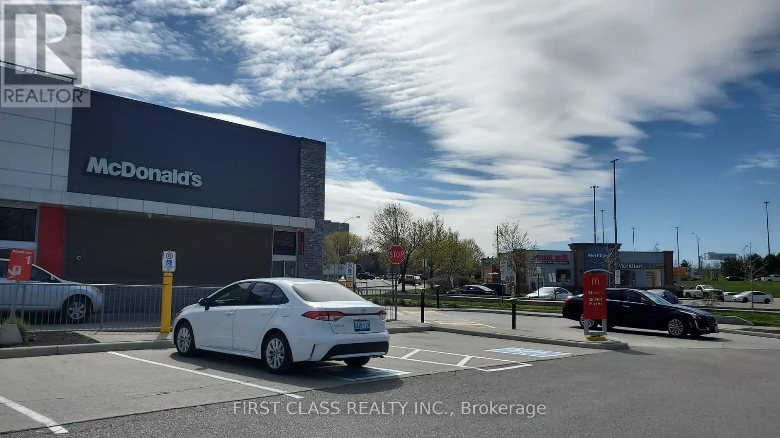 1616 - 135 VILLAGE GREEN SQUARE