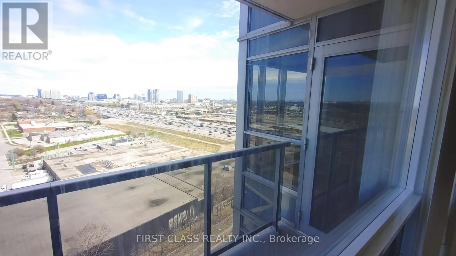 1616 - 135 VILLAGE GREEN SQUARE