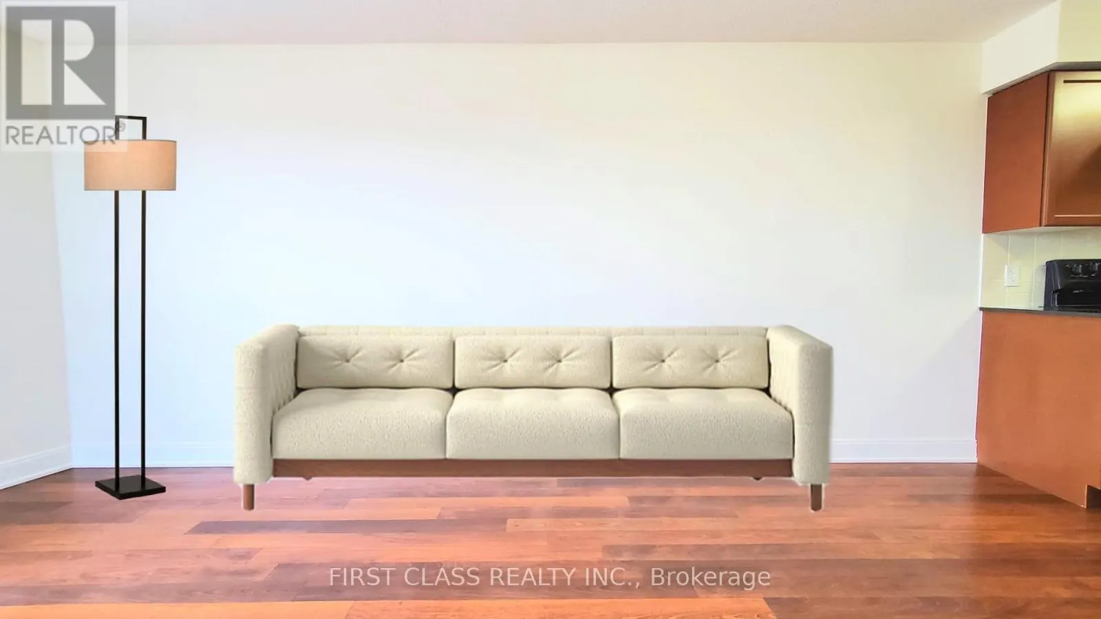 1616 - 135 VILLAGE GREEN SQUARE