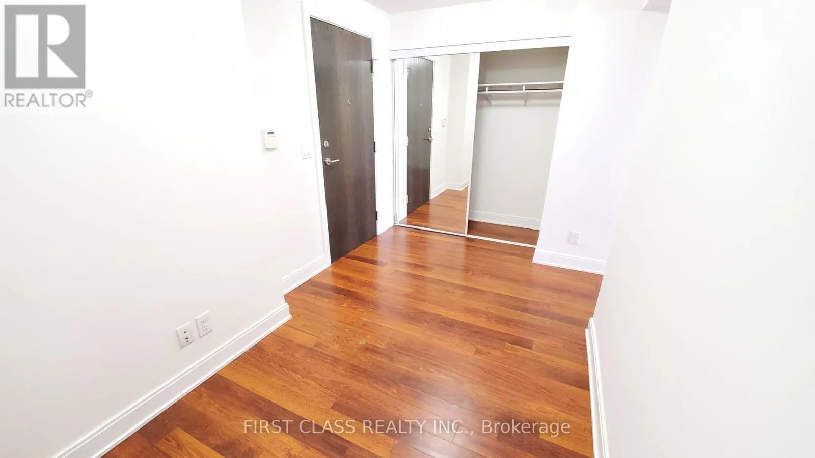 1616 - 135 VILLAGE GREEN SQUARE