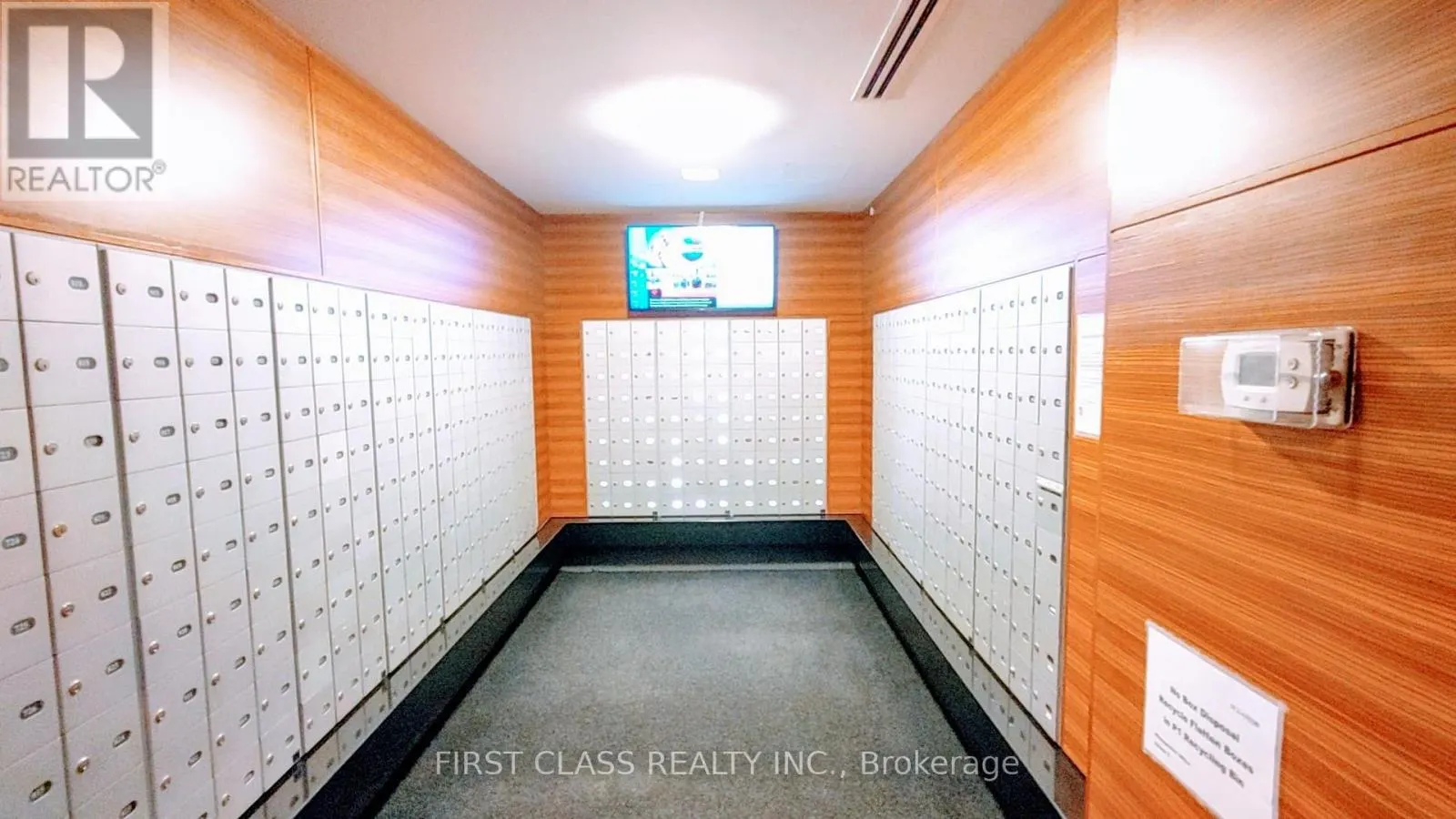 1616 - 135 VILLAGE GREEN SQUARE