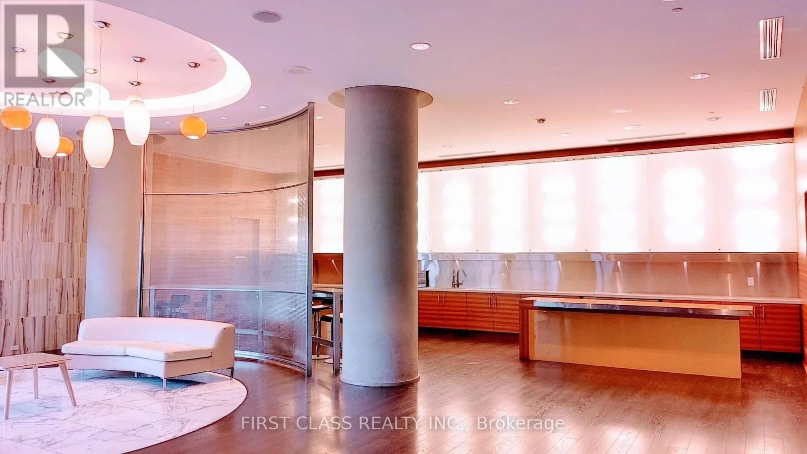 1616 - 135 VILLAGE GREEN SQUARE