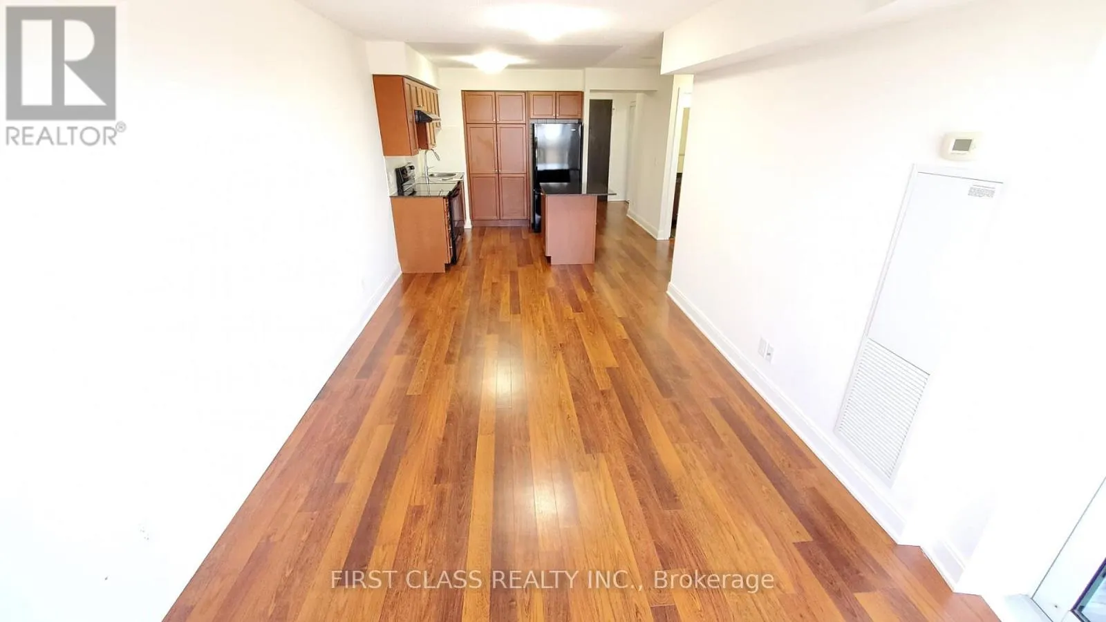 1616 - 135 VILLAGE GREEN SQUARE