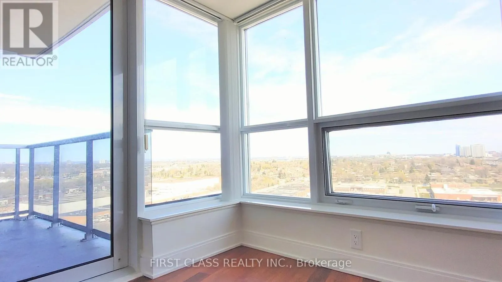 1616 - 135 VILLAGE GREEN SQUARE