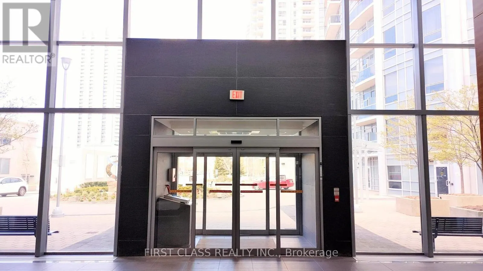 1616 - 135 VILLAGE GREEN SQUARE