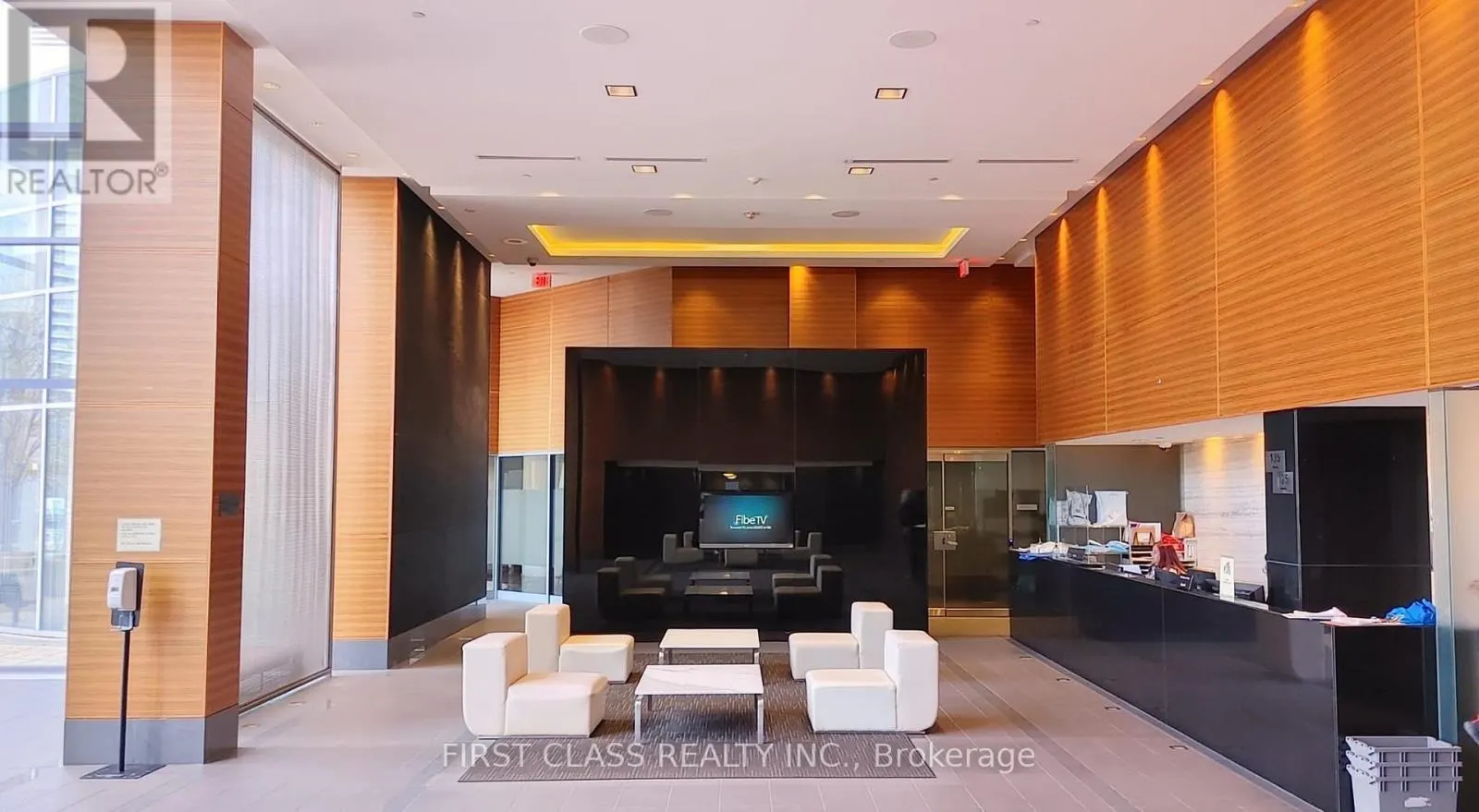 1616 - 135 VILLAGE GREEN SQUARE