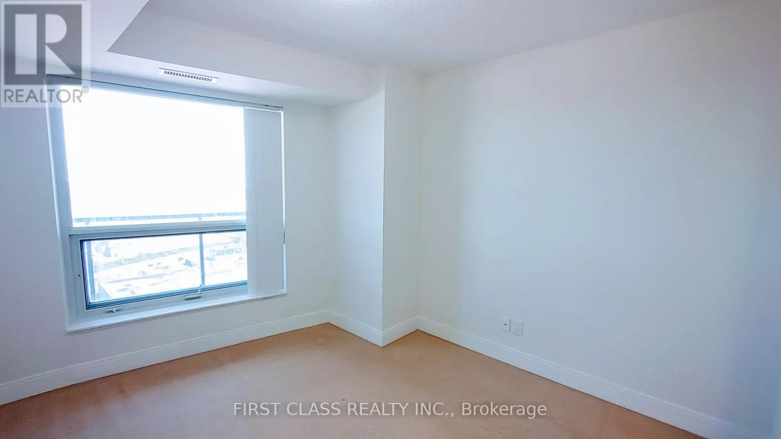 1616 - 135 VILLAGE GREEN SQUARE