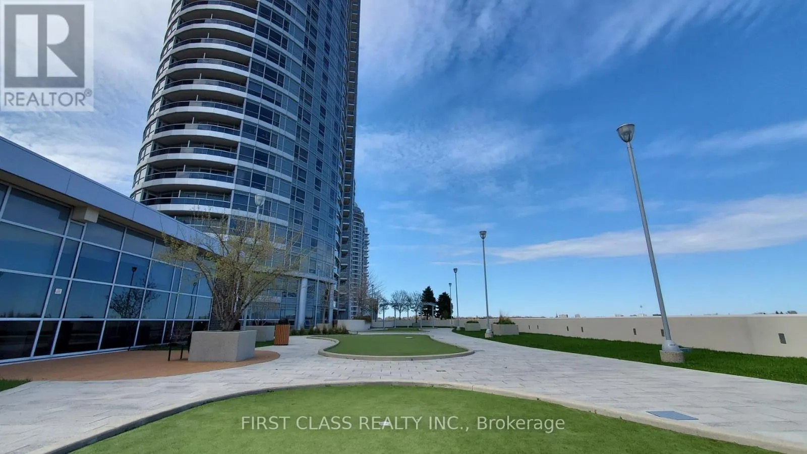 1616 - 135 VILLAGE GREEN SQUARE