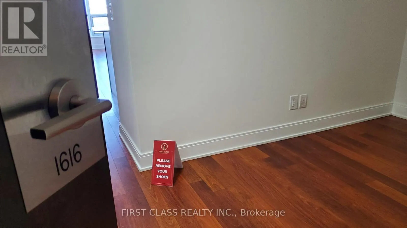 1616 - 135 VILLAGE GREEN SQUARE