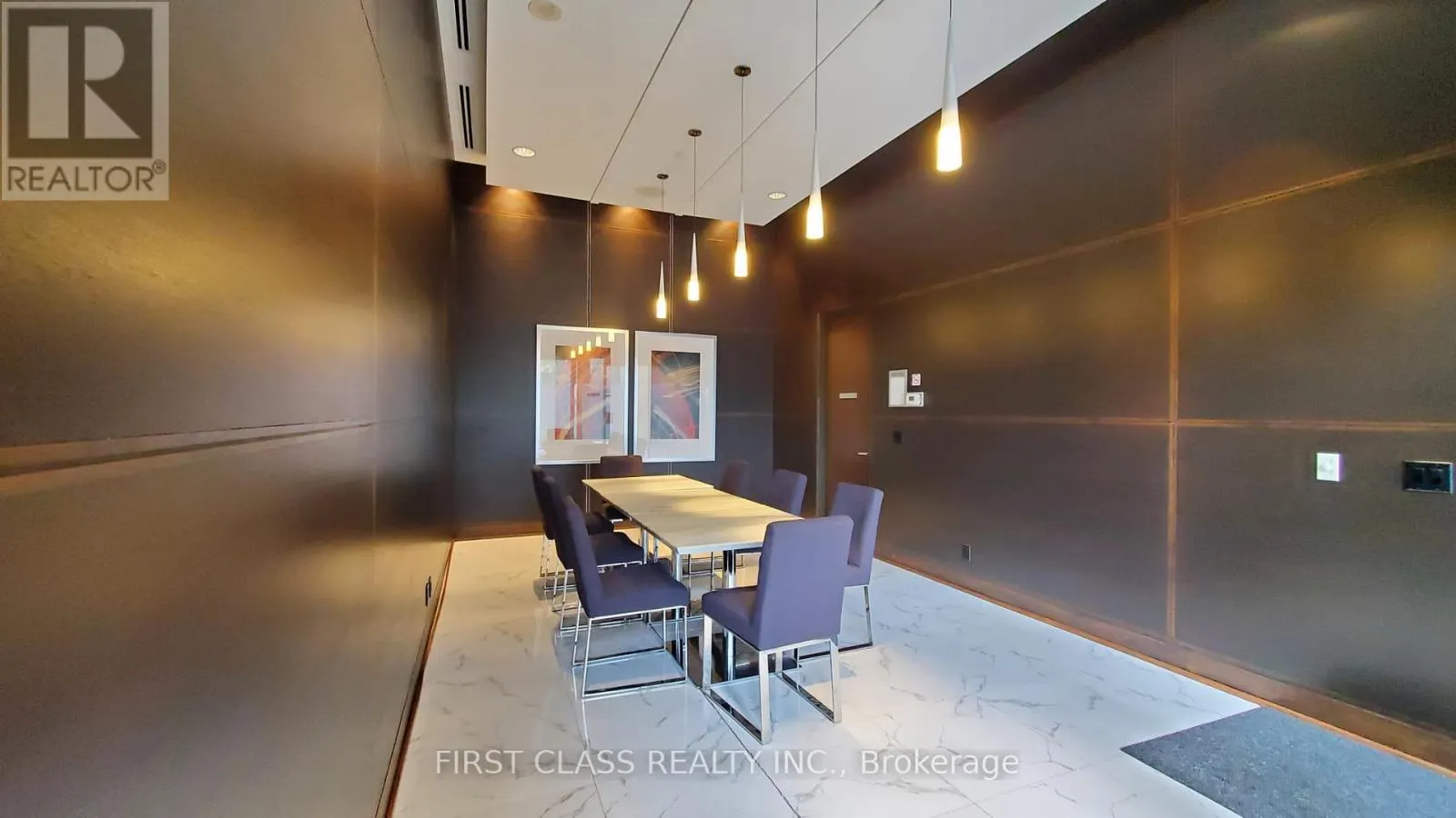 1616 - 135 VILLAGE GREEN SQUARE