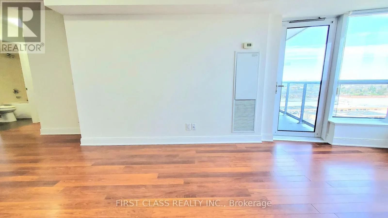 1616 - 135 VILLAGE GREEN SQUARE