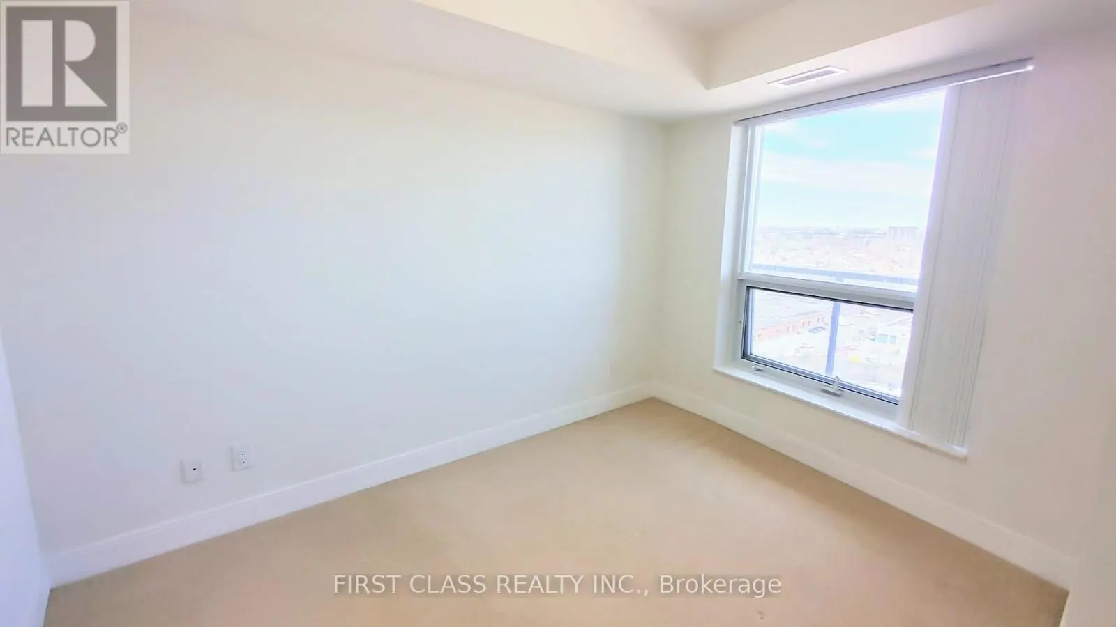 1616 - 135 VILLAGE GREEN SQUARE