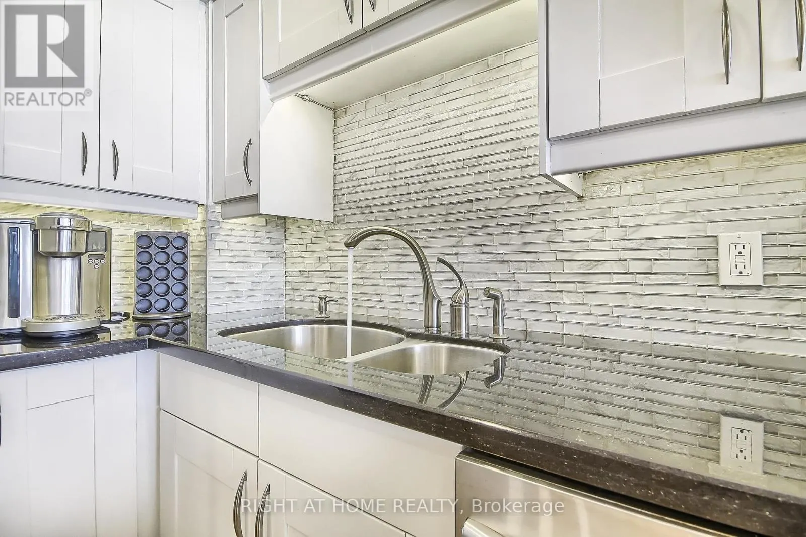 PH7 - 955 O'CONNOR DRIVE E