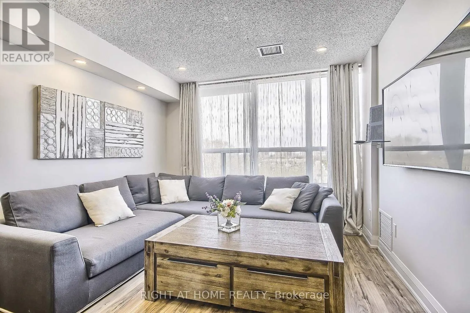 PH7 - 955 O'CONNOR DRIVE E