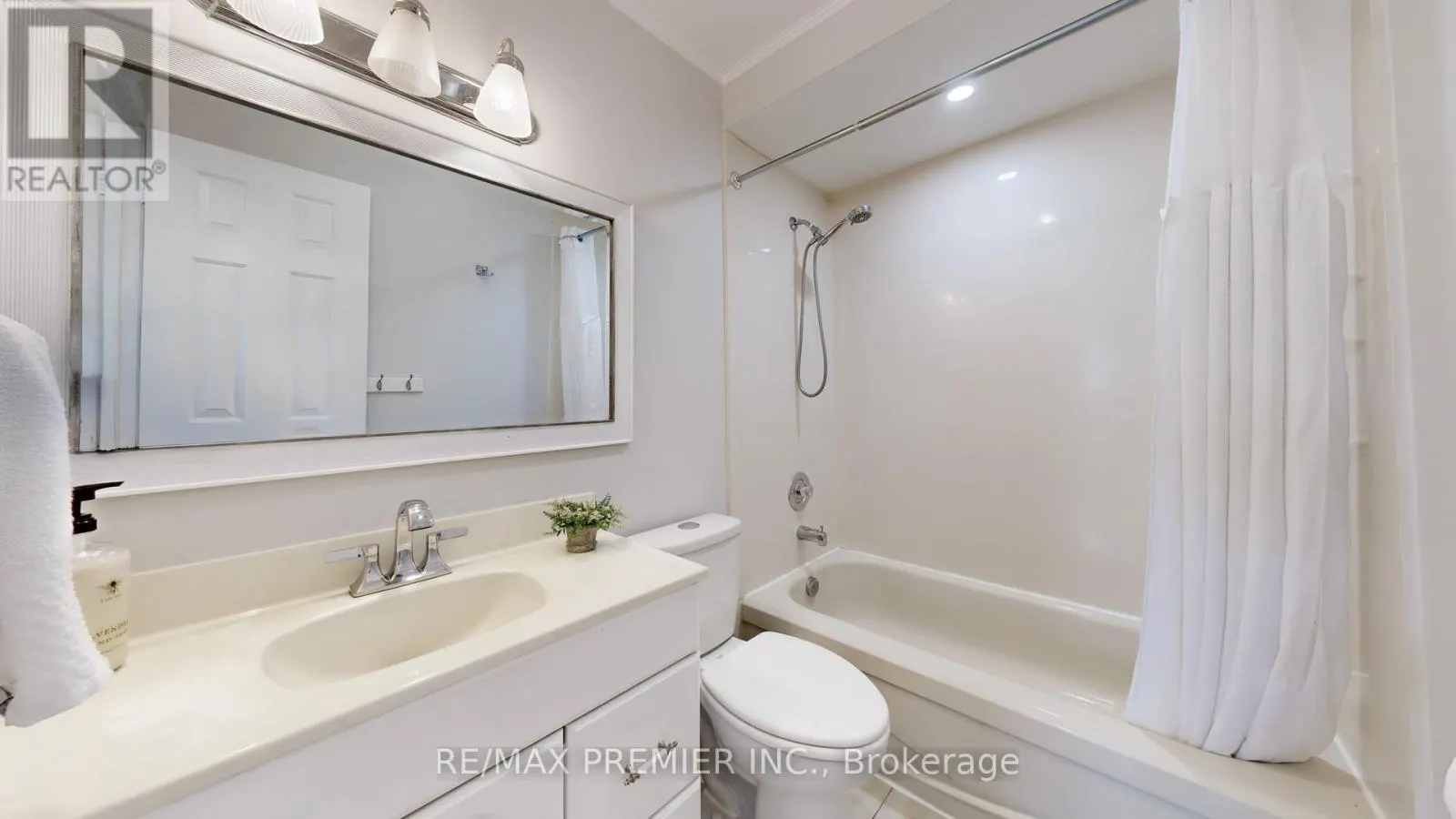 40 STAFFORD CRESCENT