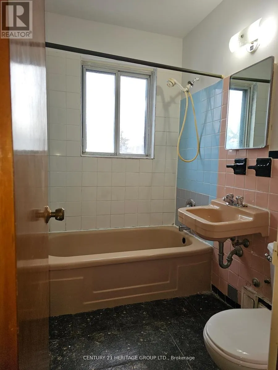 3 - 423 PHARMACY AVENUE