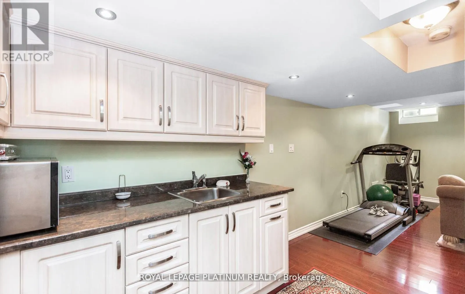 4 SKIPPERHILL CRESCENT