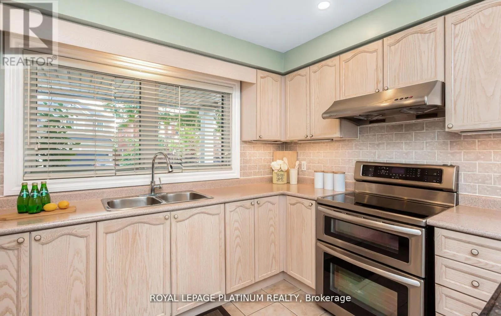 4 SKIPPERHILL CRESCENT