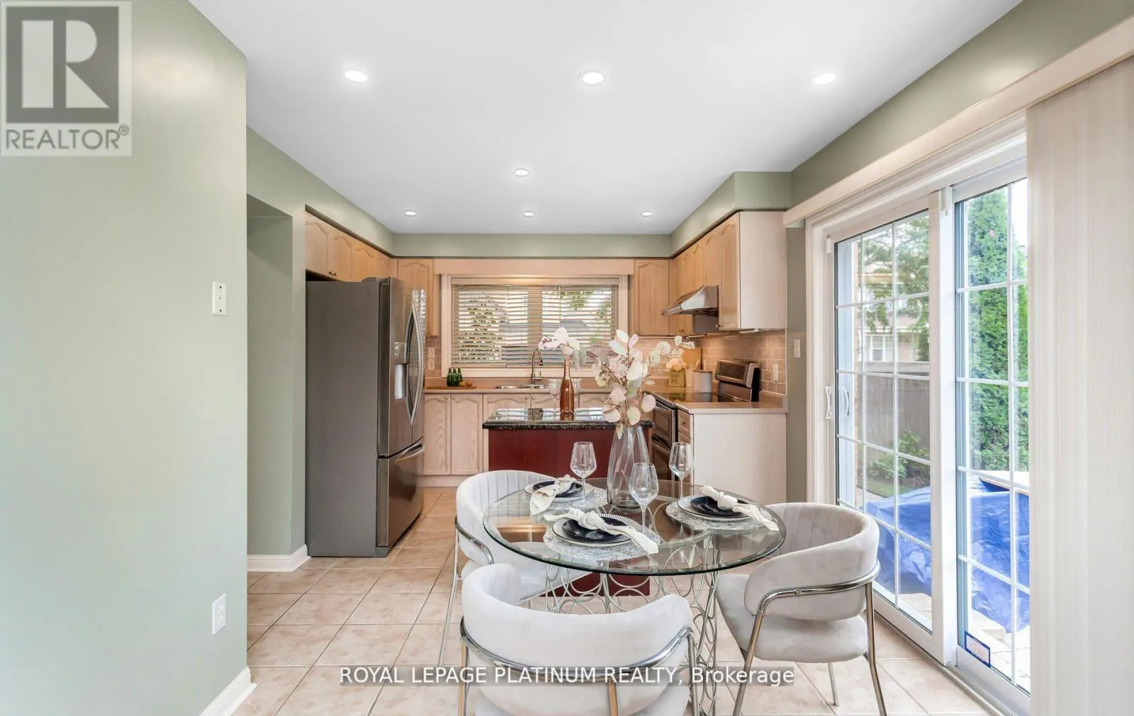 4 SKIPPERHILL CRESCENT