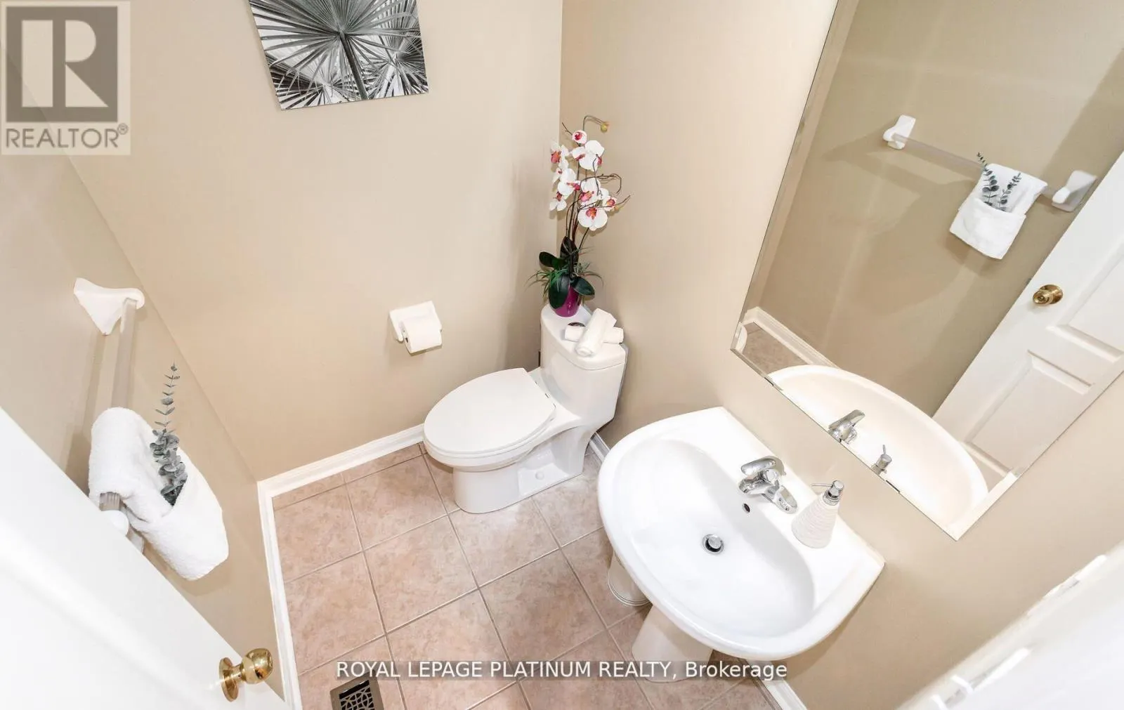 4 SKIPPERHILL CRESCENT