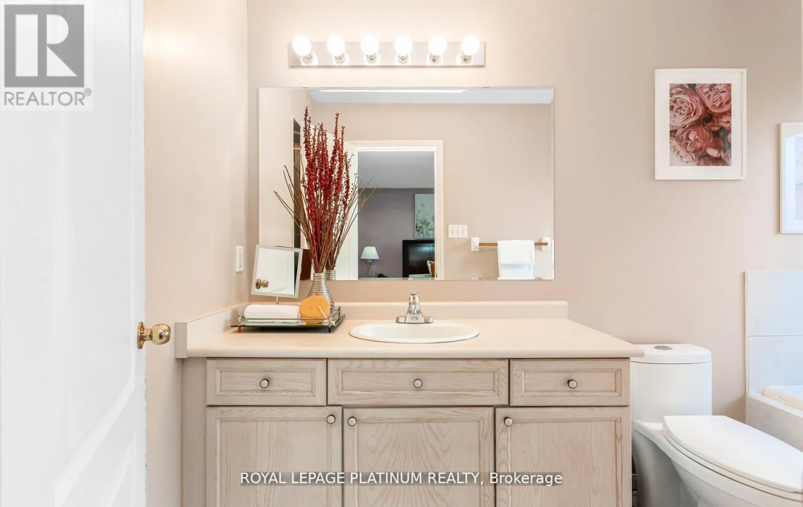 4 SKIPPERHILL CRESCENT