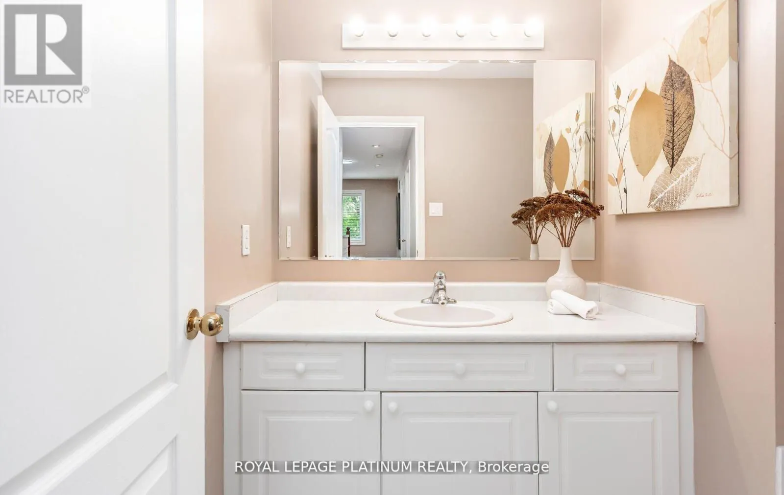 4 SKIPPERHILL CRESCENT