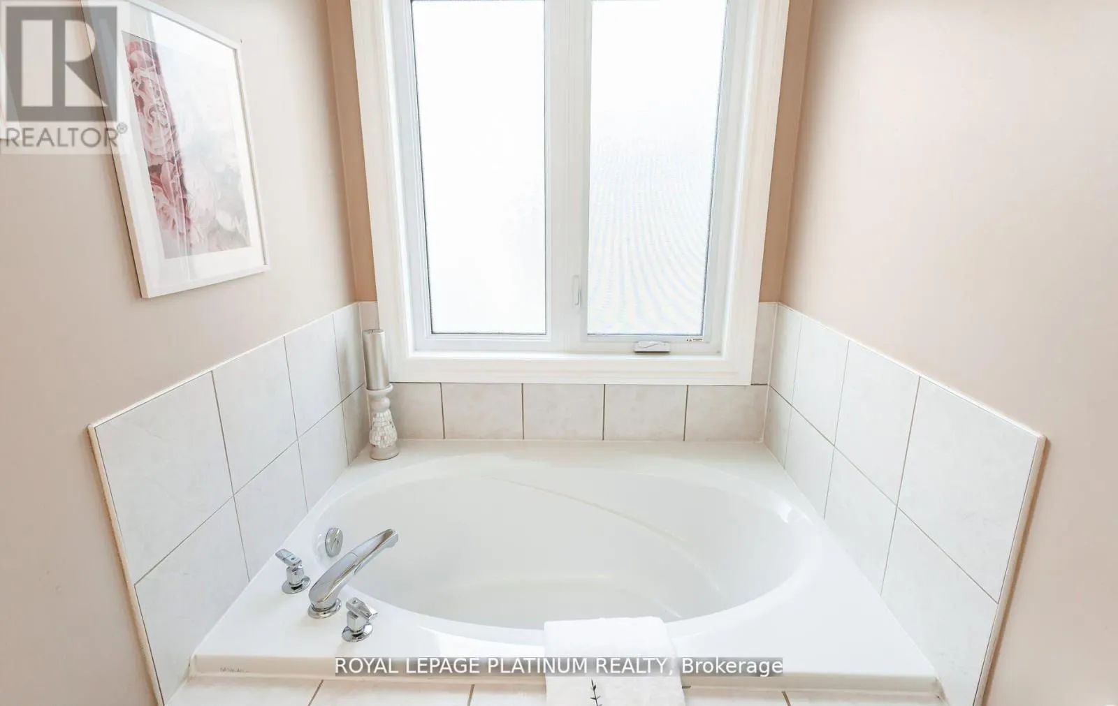 4 SKIPPERHILL CRESCENT