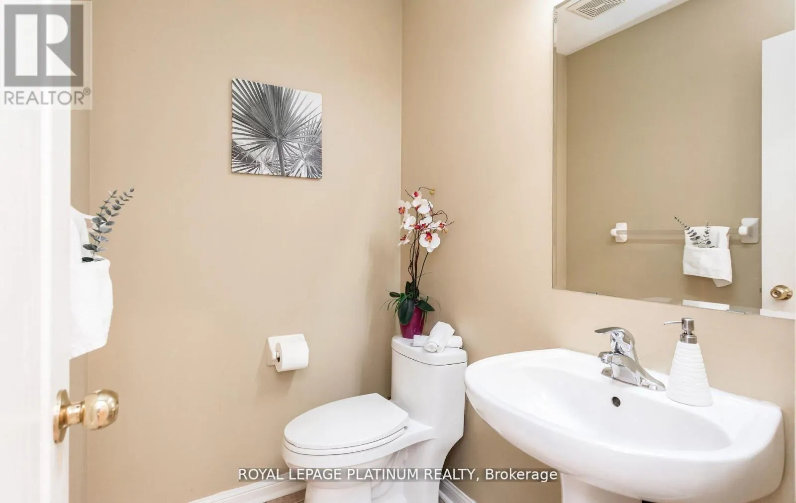 4 SKIPPERHILL CRESCENT