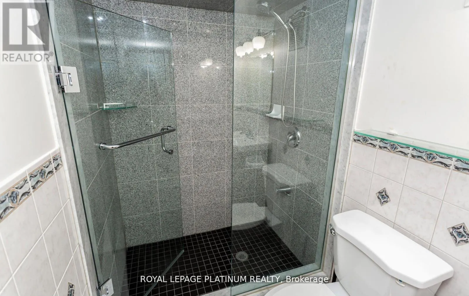 4 SKIPPERHILL CRESCENT