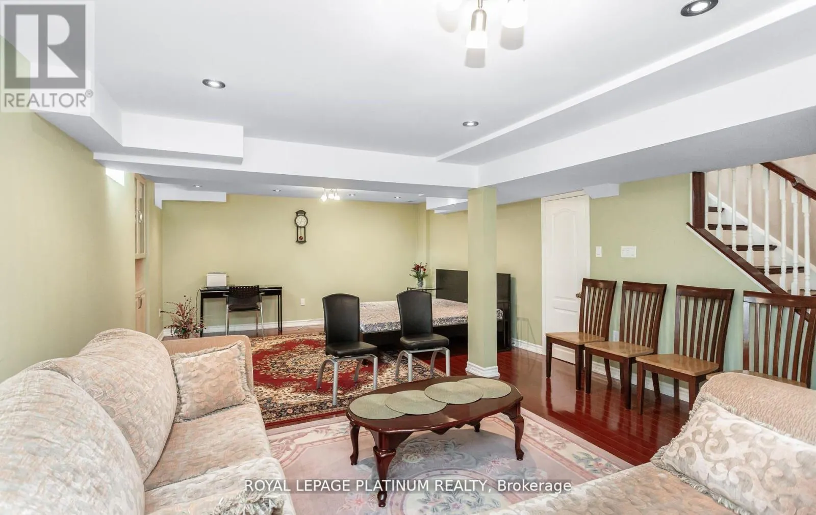 4 SKIPPERHILL CRESCENT