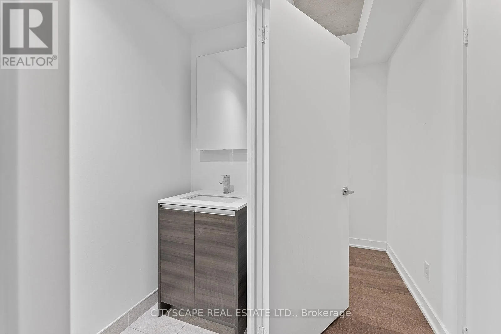 220 - 1190 DUNDAS STREET E