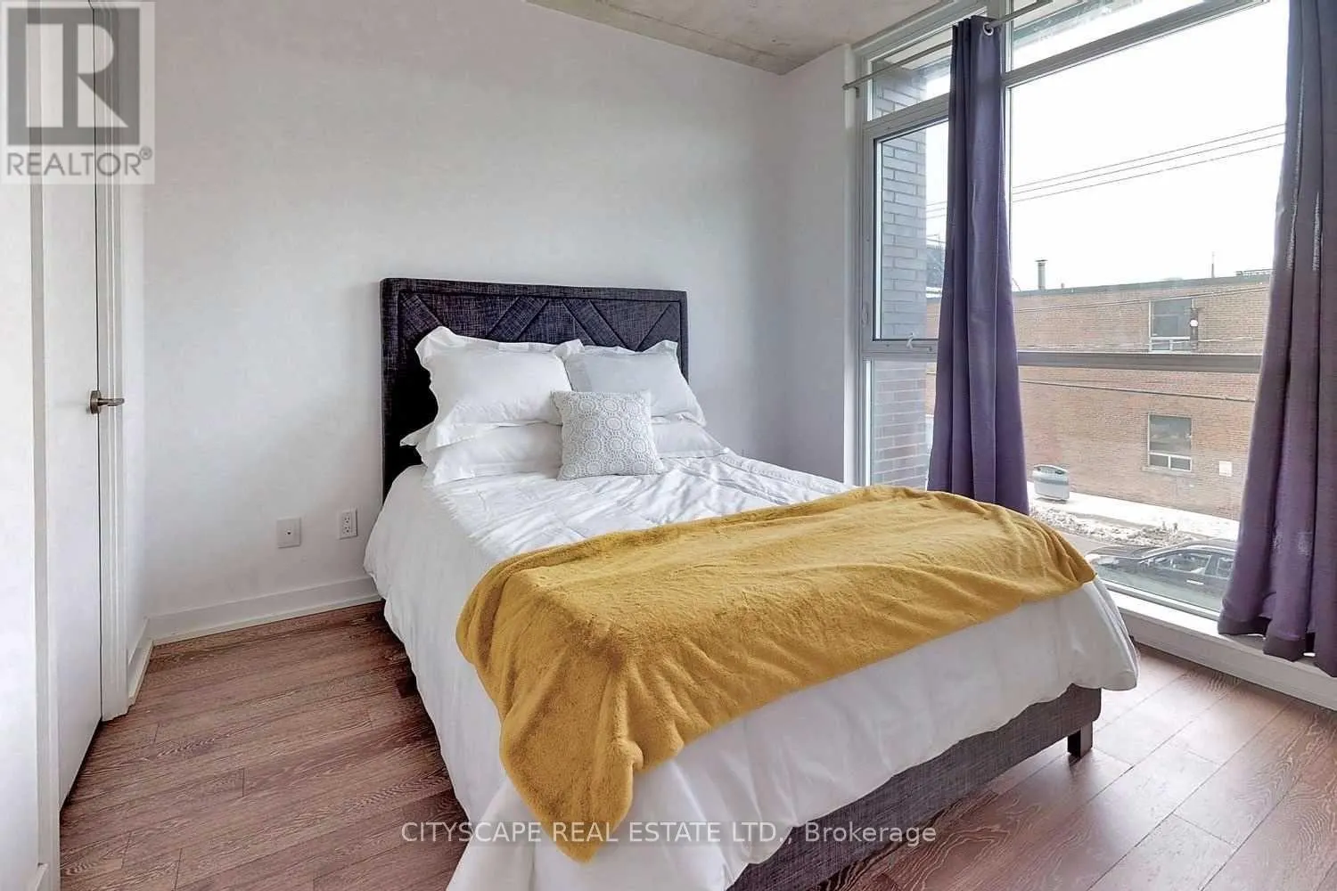 220 - 1190 DUNDAS STREET E