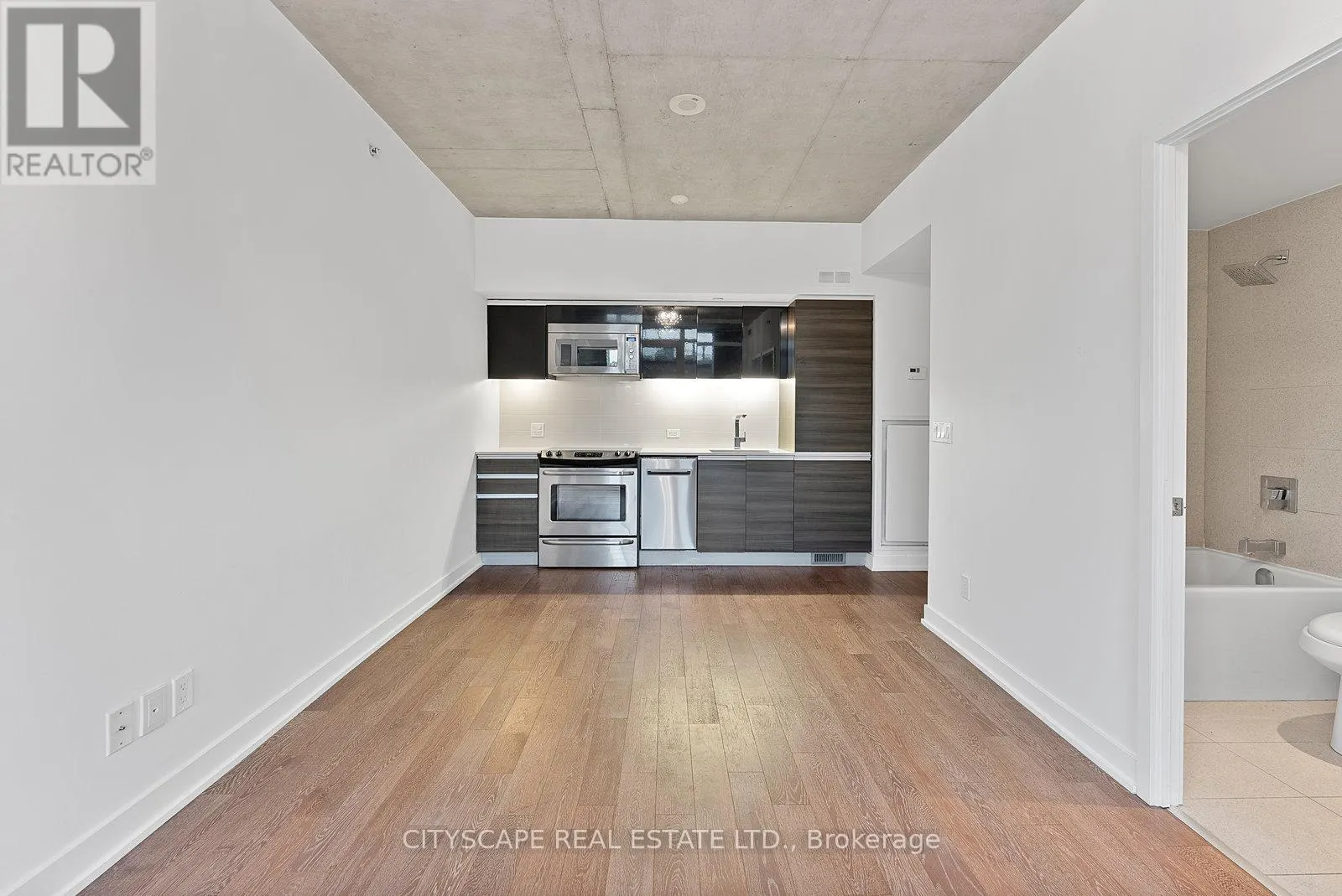 220 - 1190 DUNDAS STREET E