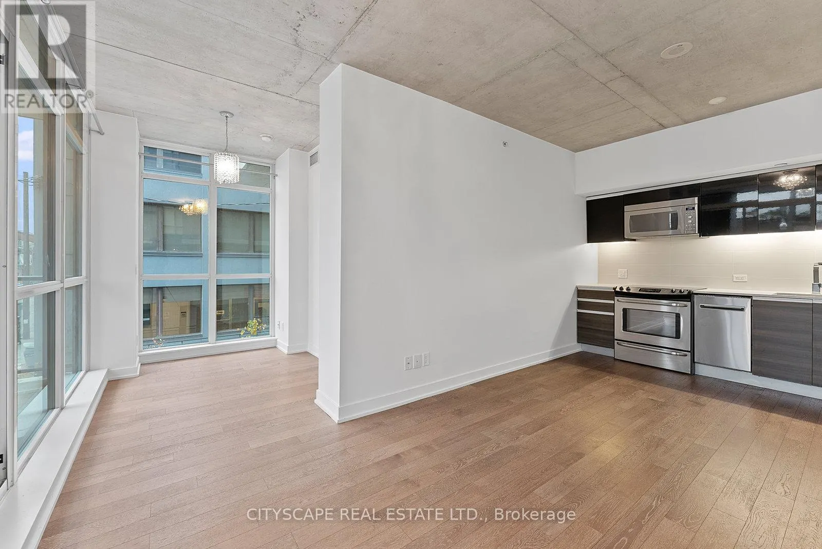 220 - 1190 DUNDAS STREET E