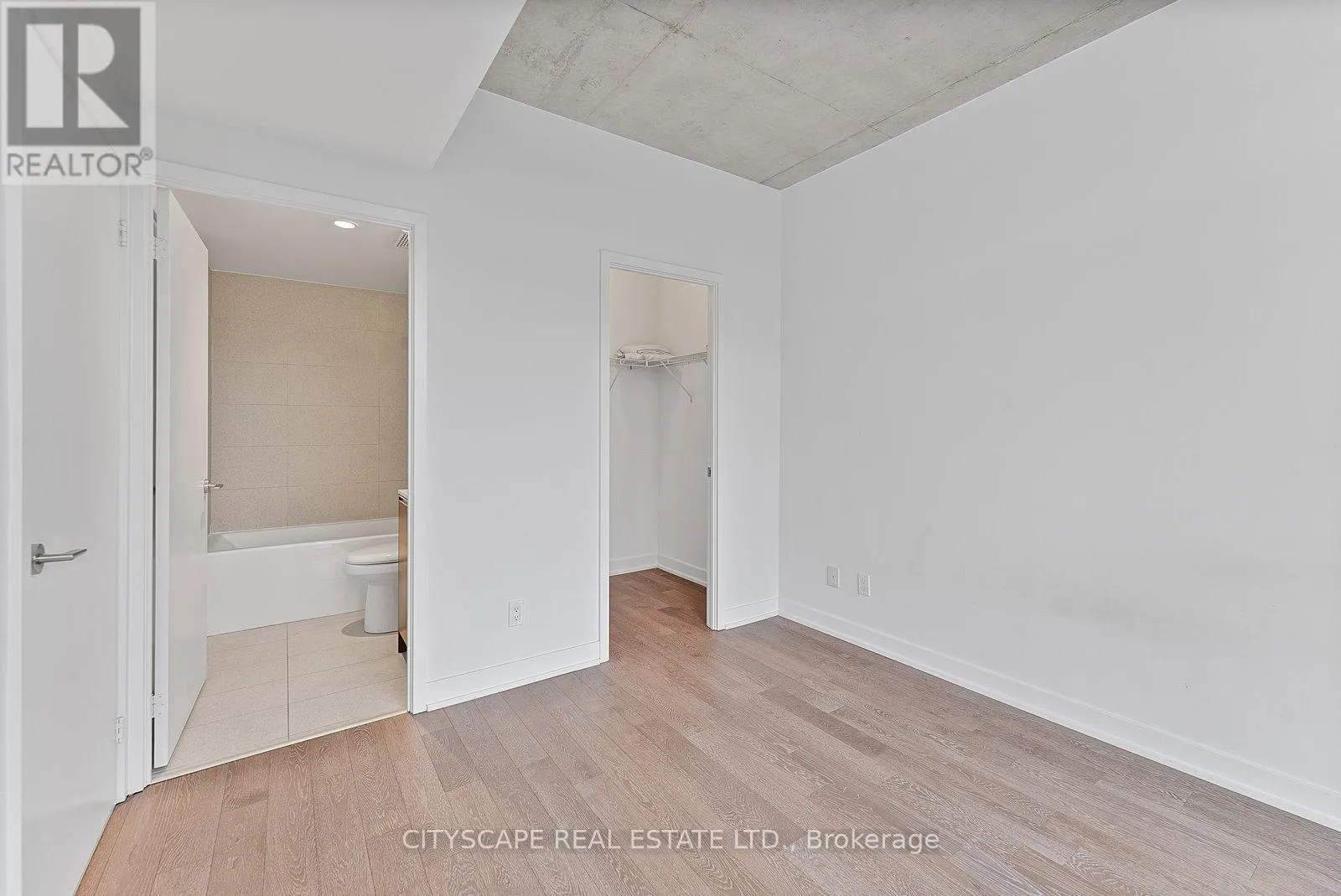 220 - 1190 DUNDAS STREET E