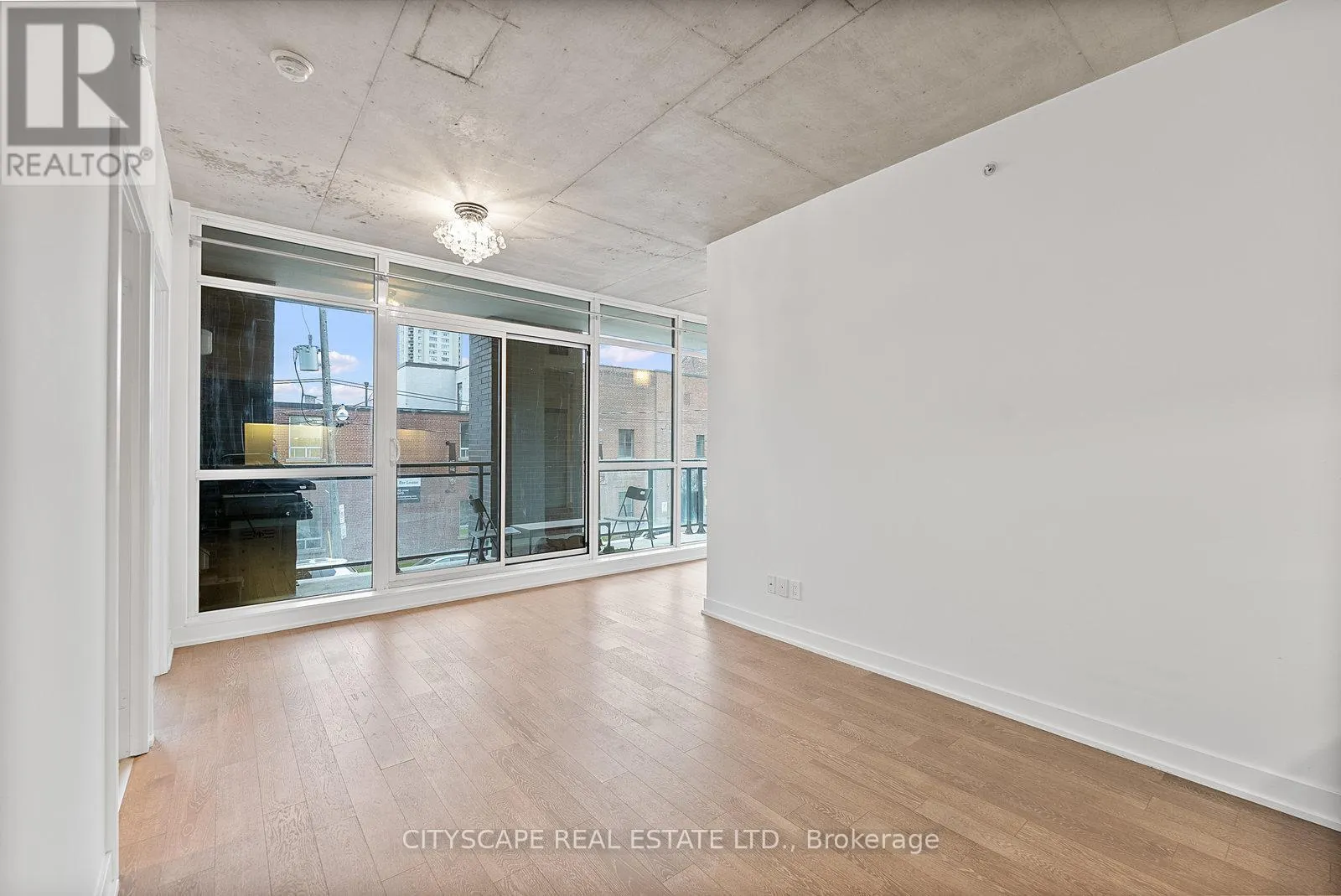 220 - 1190 DUNDAS STREET E