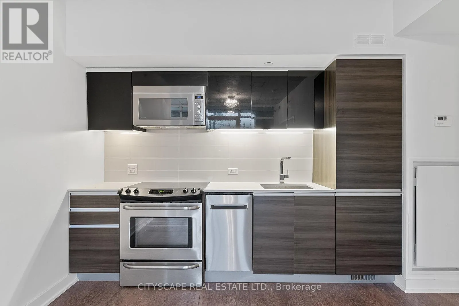 220 - 1190 DUNDAS STREET E