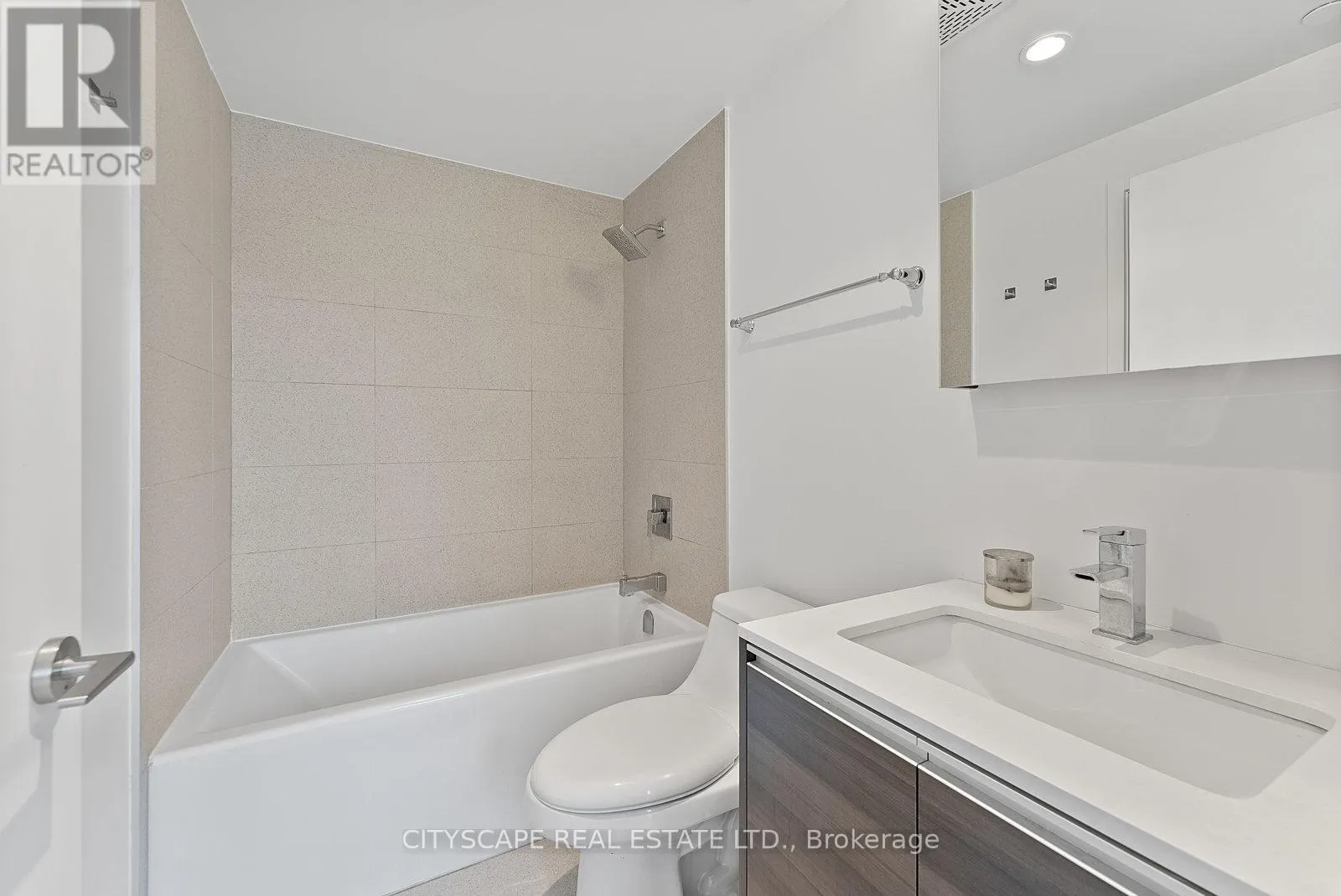 220 - 1190 DUNDAS STREET E