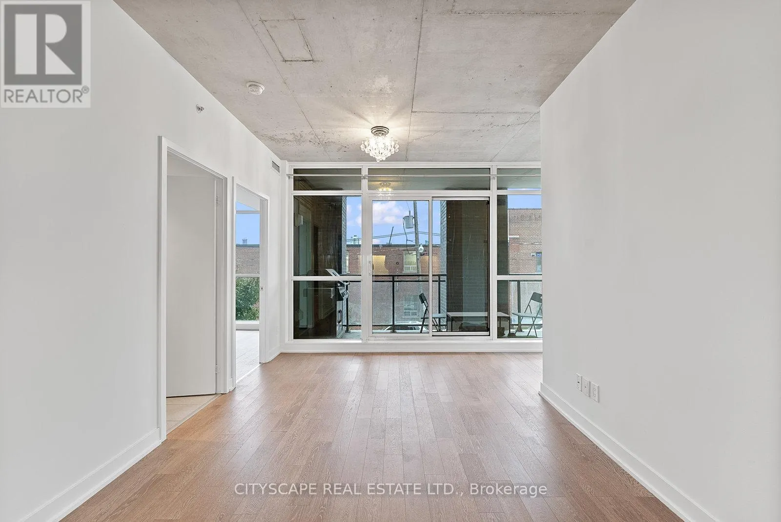 220 - 1190 DUNDAS STREET E