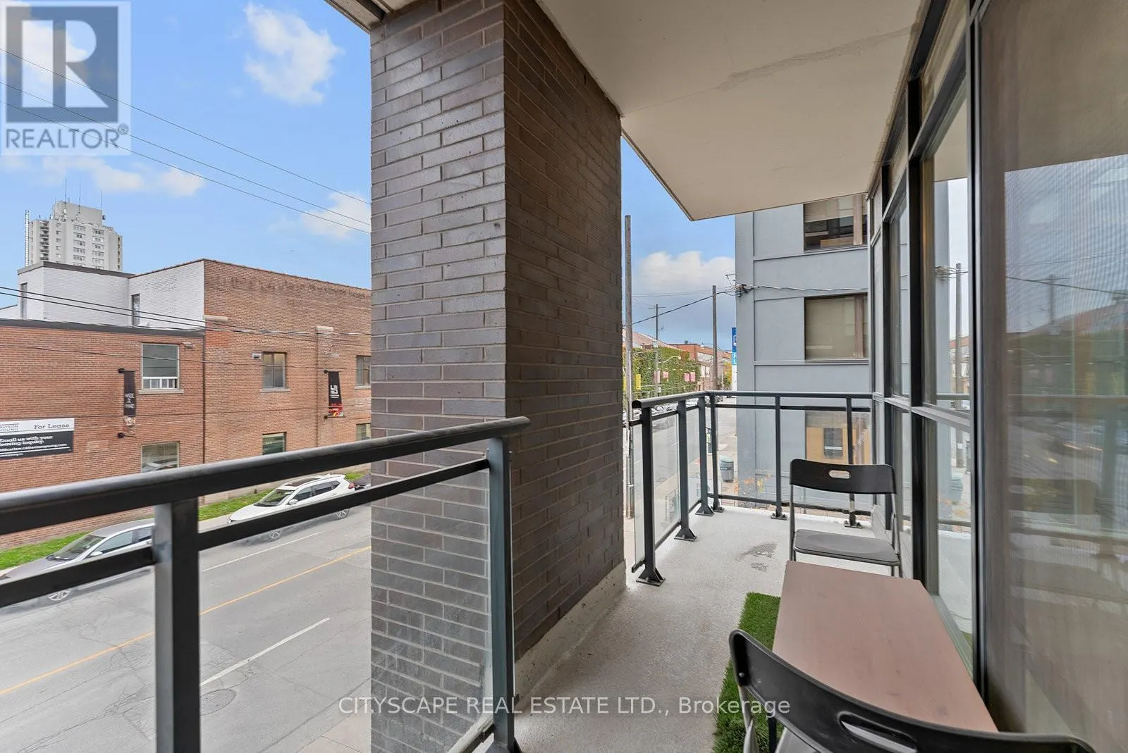 220 - 1190 DUNDAS STREET E