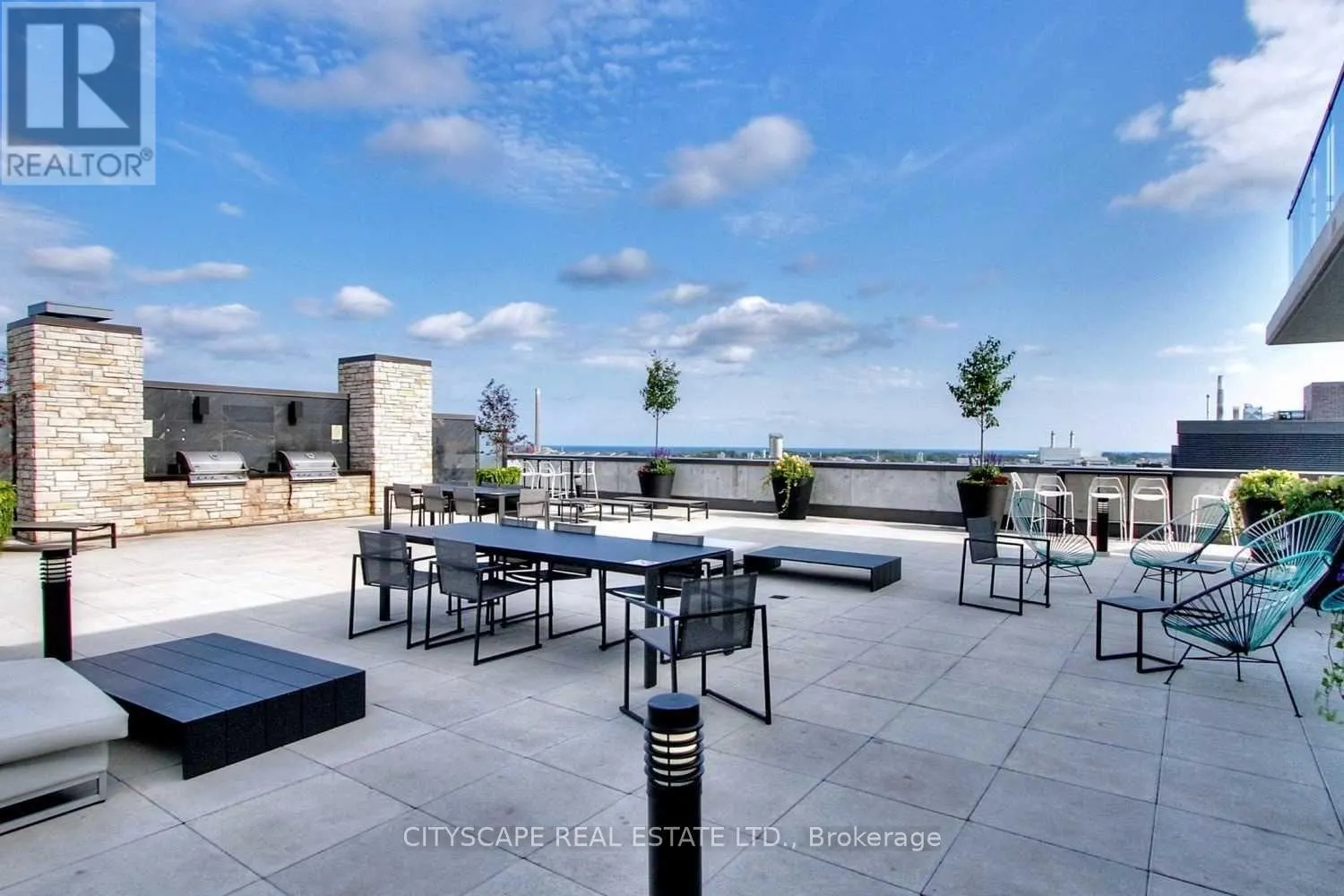 220 - 1190 DUNDAS STREET E