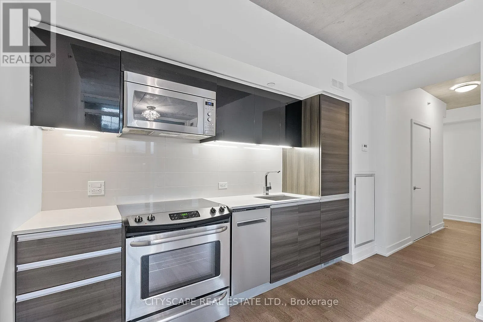 220 - 1190 DUNDAS STREET E