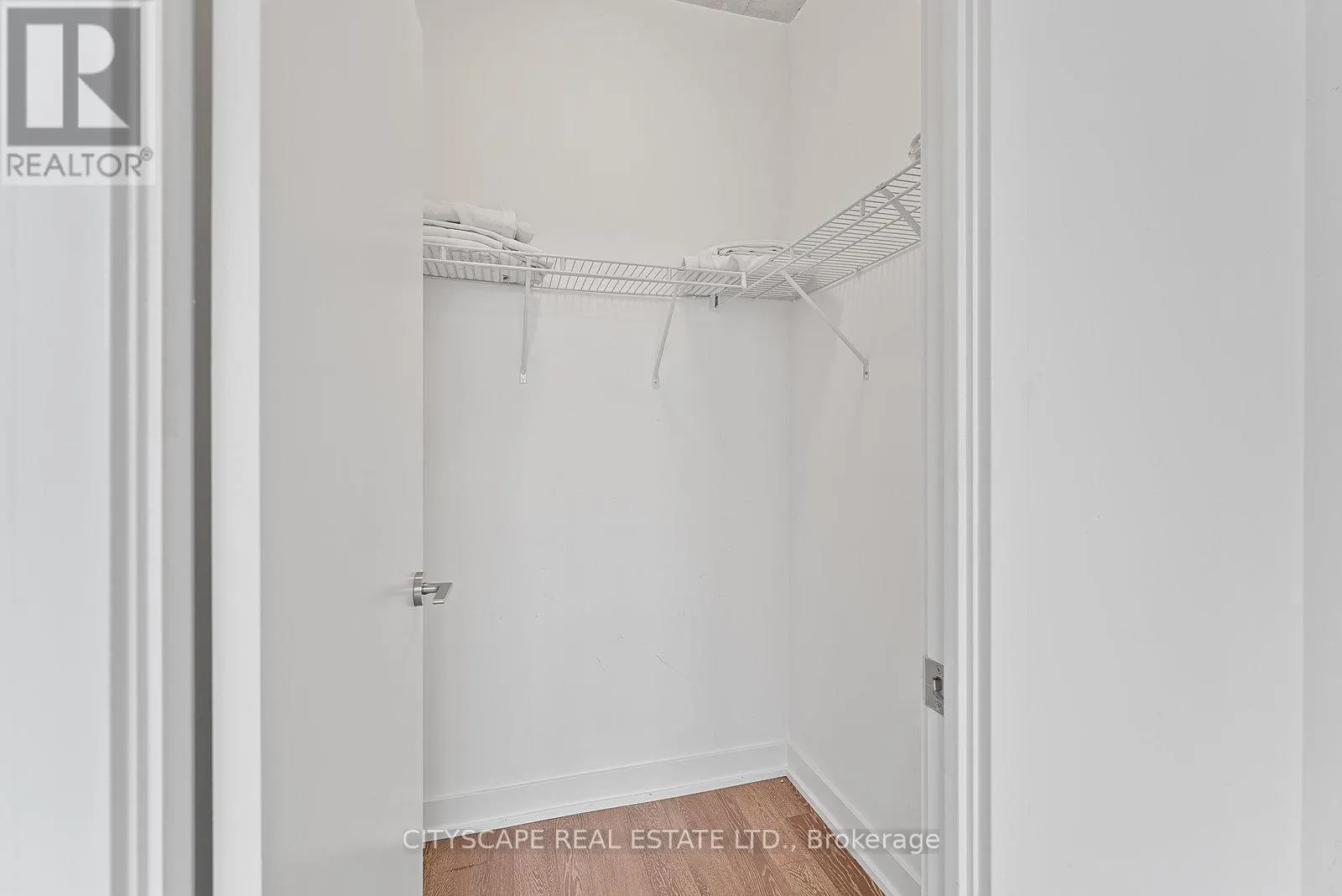 220 - 1190 DUNDAS STREET E