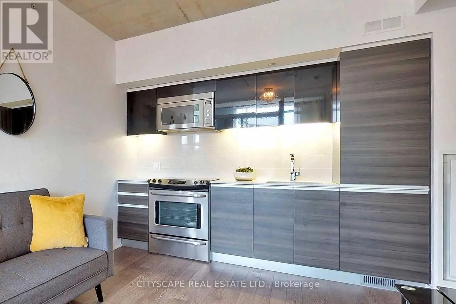 220 - 1190 DUNDAS STREET E