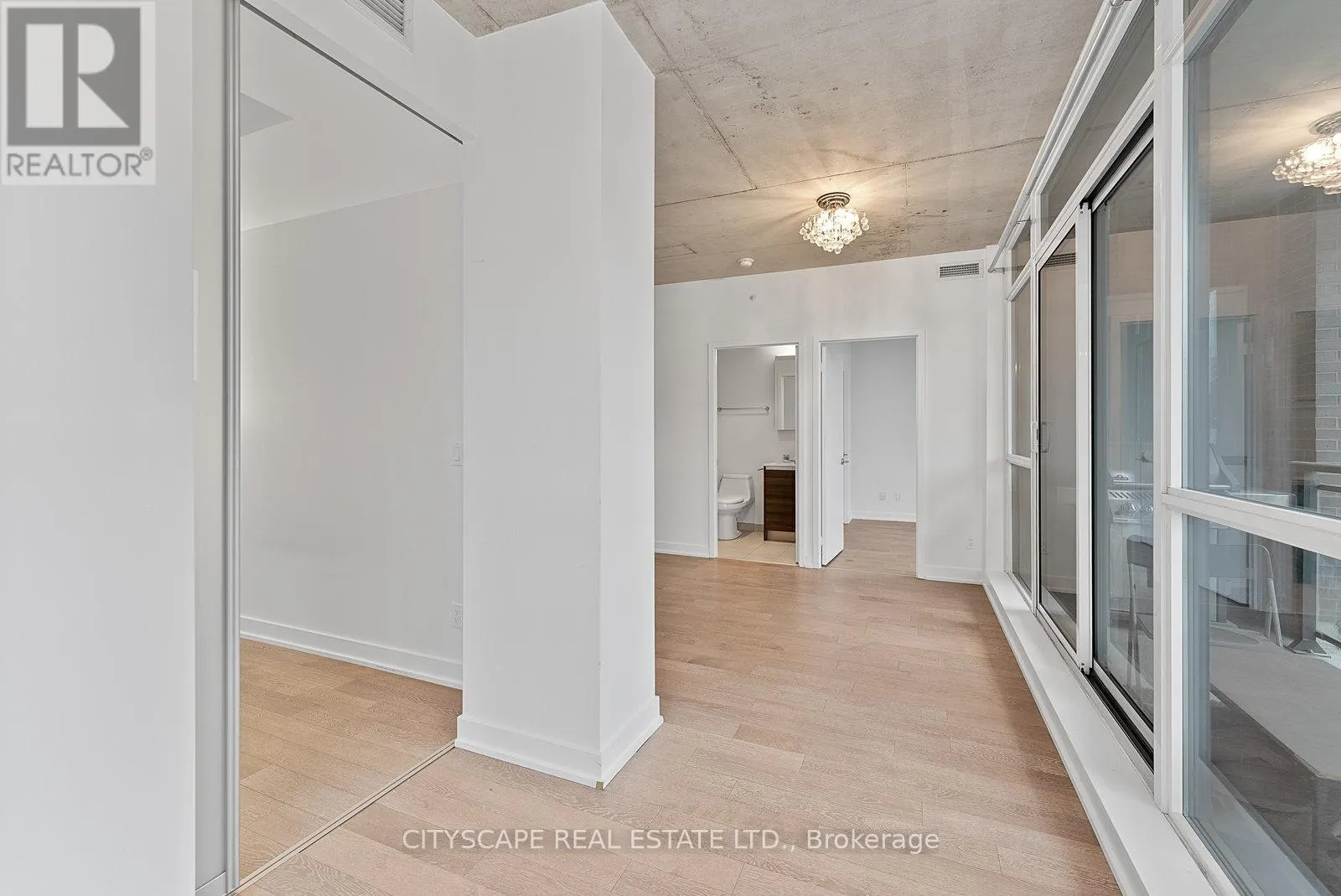 220 - 1190 DUNDAS STREET E