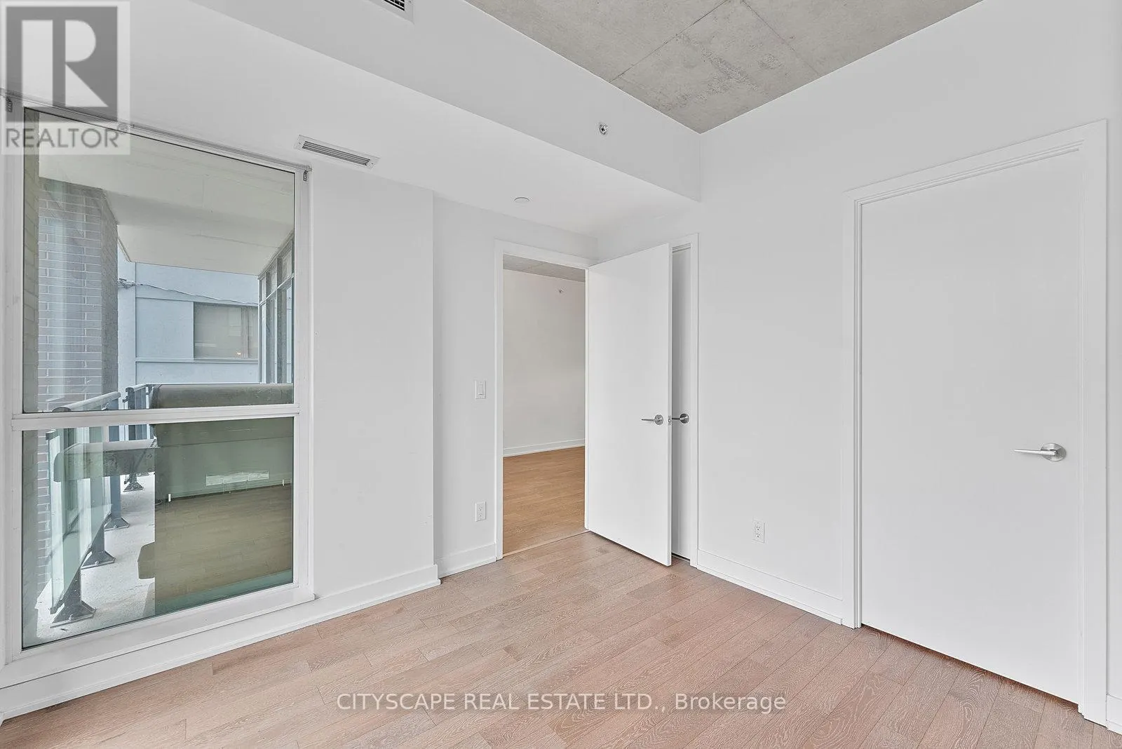 220 - 1190 DUNDAS STREET E