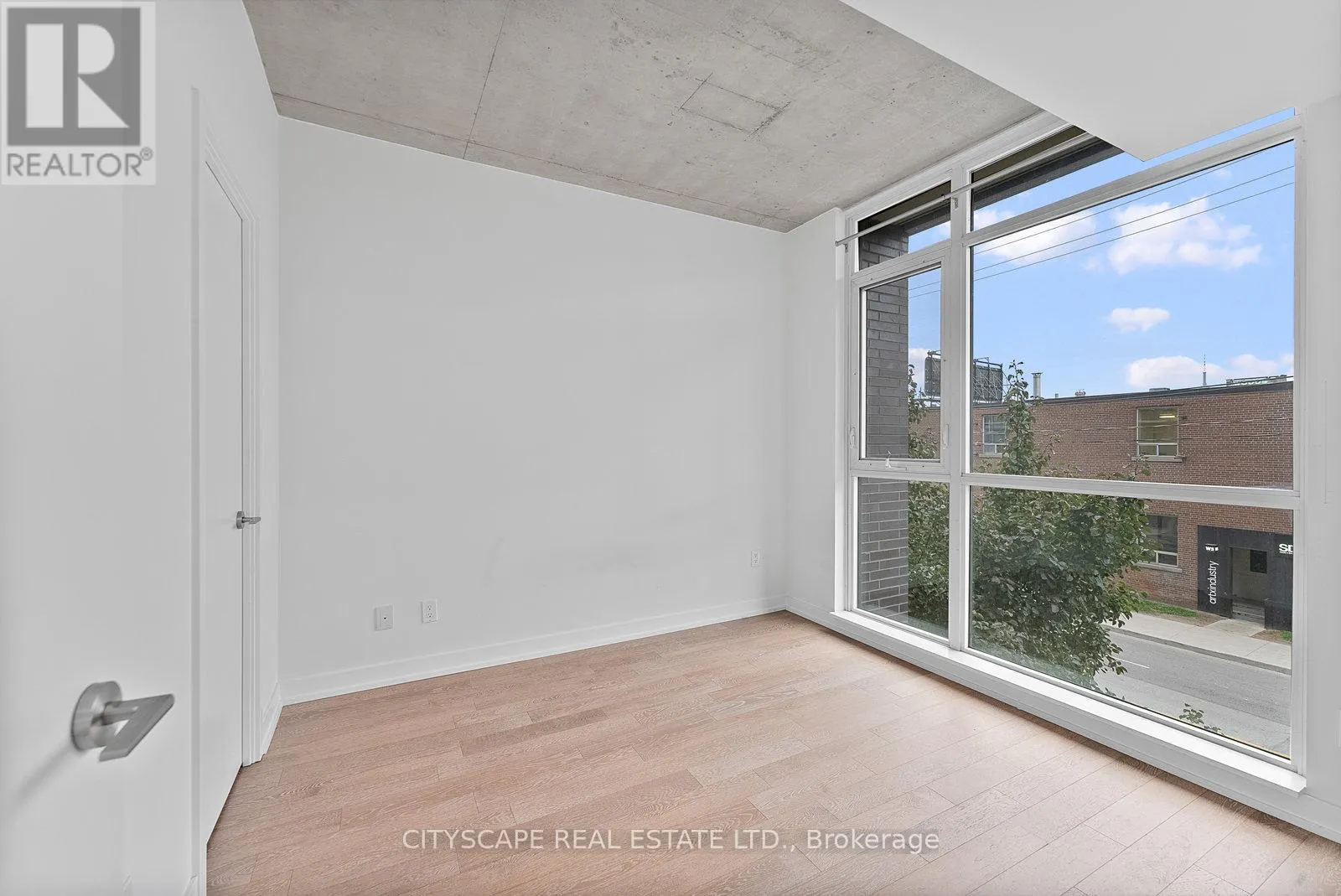 220 - 1190 DUNDAS STREET E