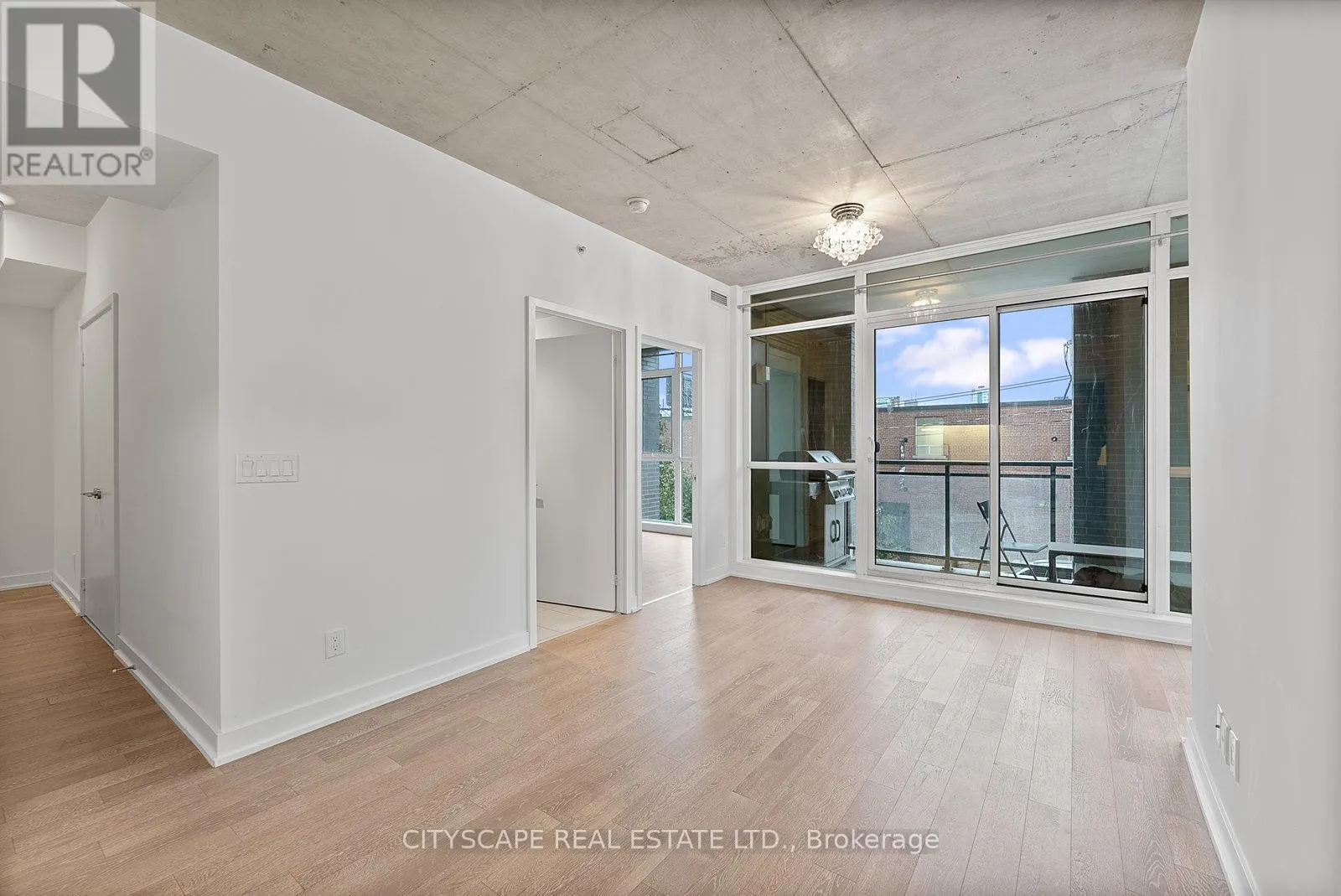 220 - 1190 DUNDAS STREET E